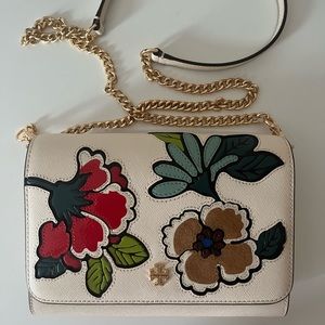 Tory Burch Emerson appliqué chain wallet crossbody bag